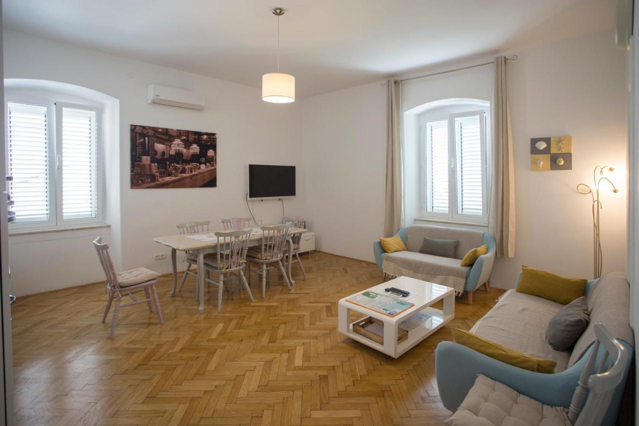 Town Place Apartment Split Bagian luar foto
